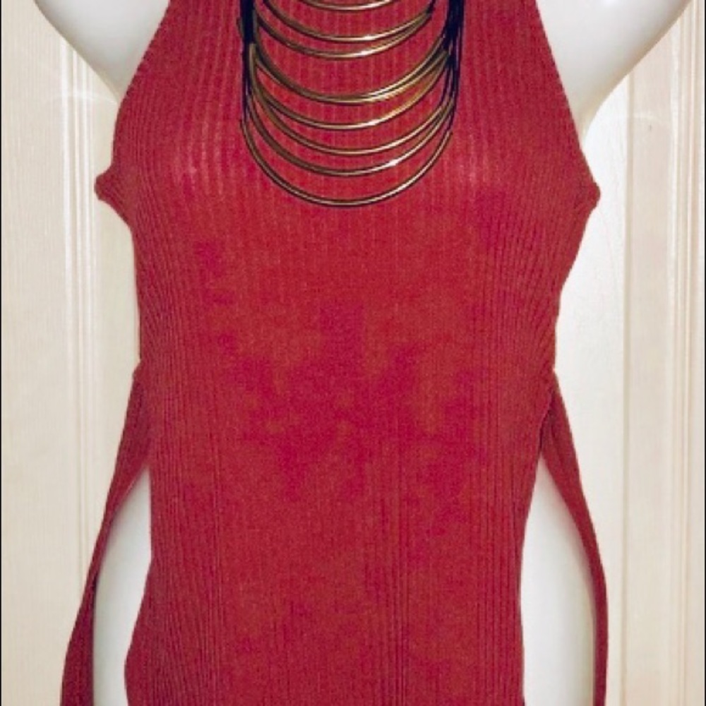 The CLAS-SIC sleeveless top size Large